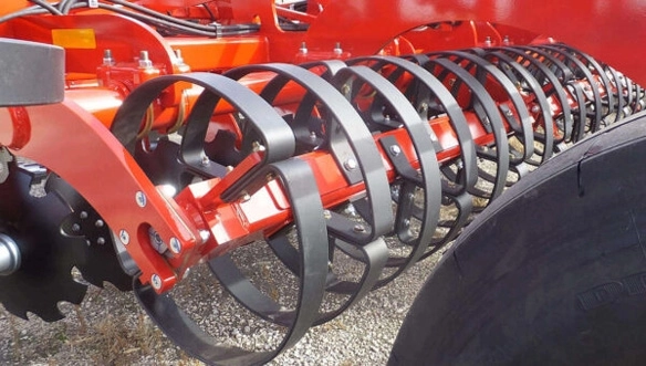 Close-up of cage roller system on the HORSCH Joker RX, engineered for even soil consolidation and improved residue handling.