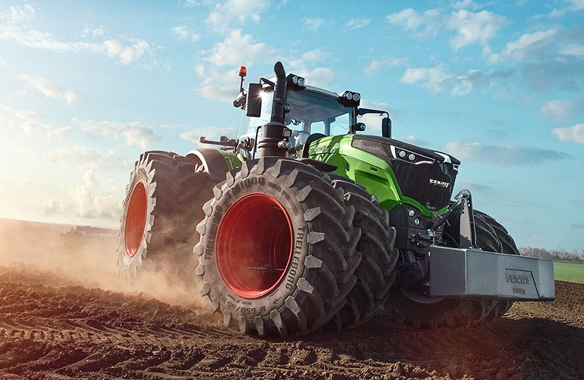 Fendt 1000 Vario high-horsepower tractor working in field, highlighting power, efficiency, and premium engineering for modern farming operations.