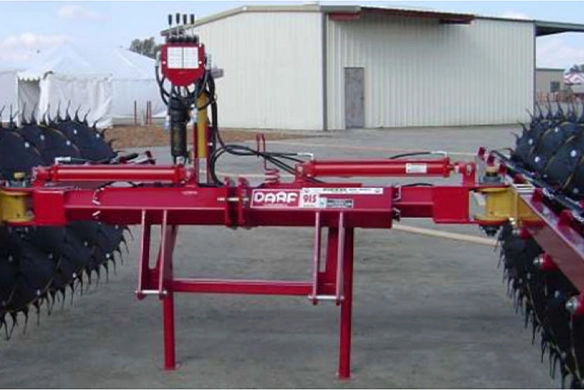 Front view of DARF 915BRP rake showing hydraulic controls and frame design