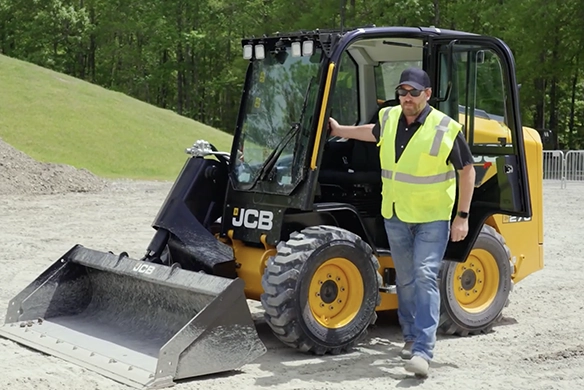 JCB 270 skid steer loader parked on site with general purpose bucket attached