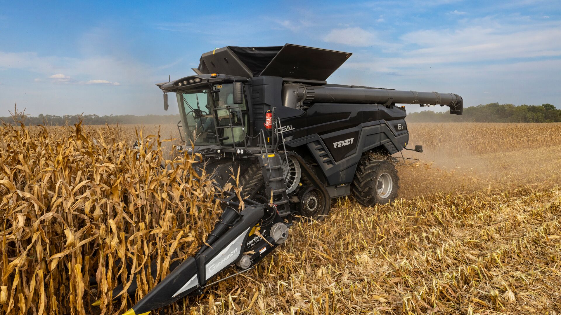 Front side view of a Fendt IDEAL combine harvesting crop